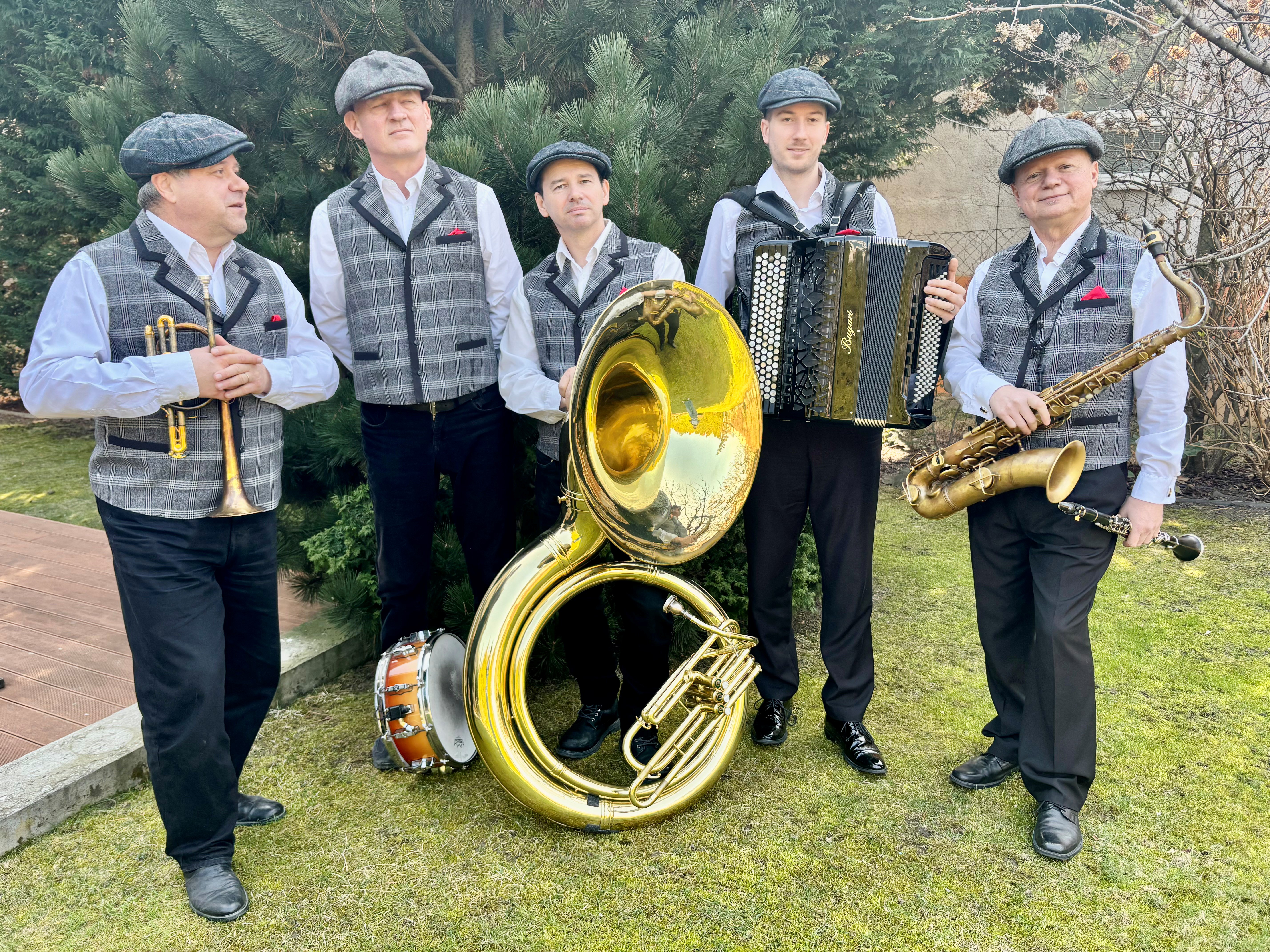 MUSIC FOR THE BALL AND DANCER