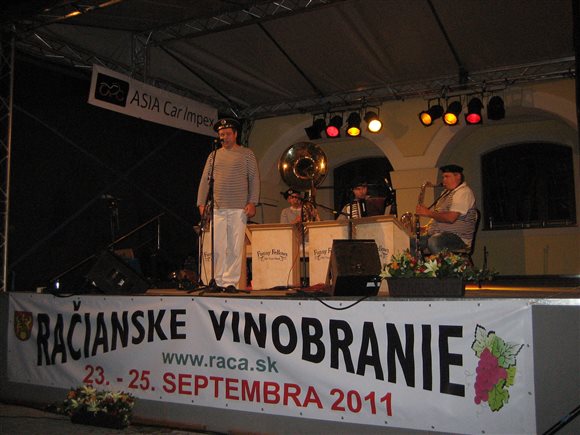 funny-fellows-racianske-vinobranie-2011